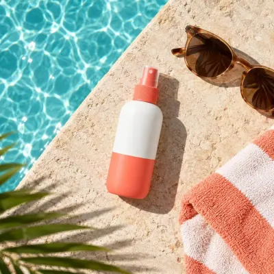 Sunscreen spray bottle - Poolside - from above